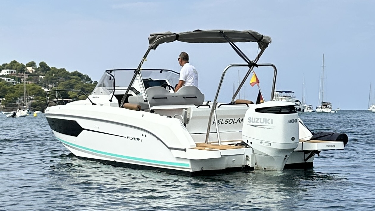 Easy Skipper Trainingsboot auf dem Wasser