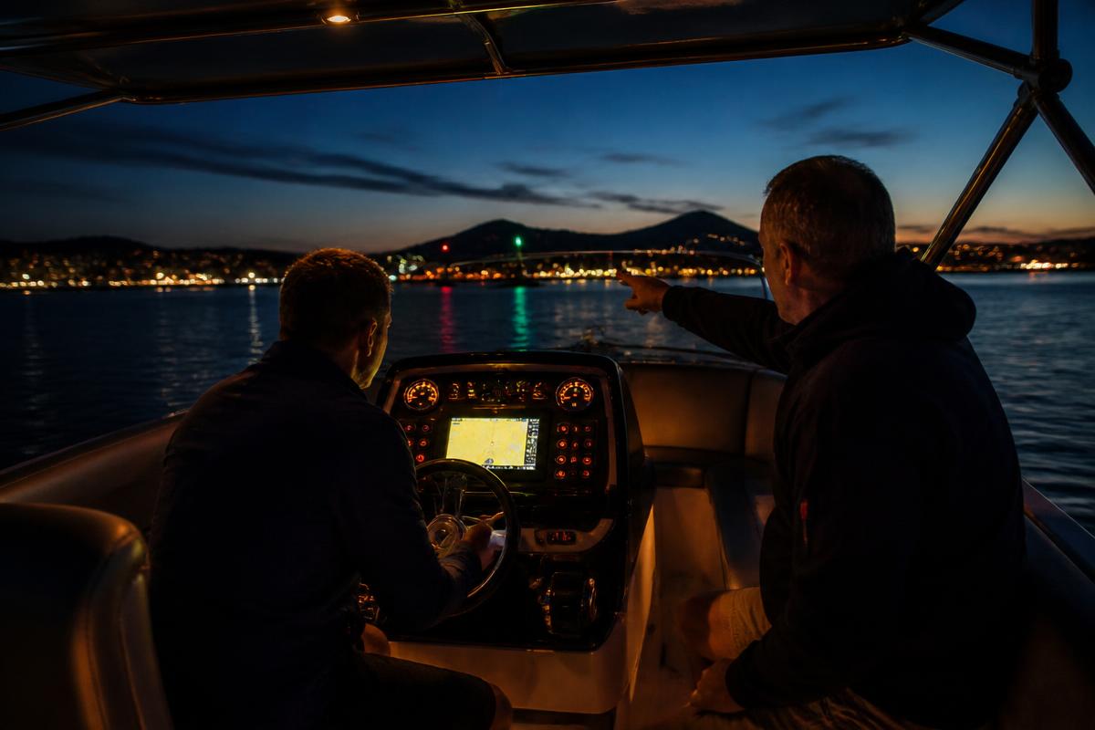Night Skipper Training auf einem Motorboot auf Mallorca